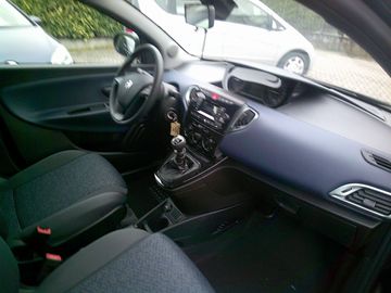 Car image 15