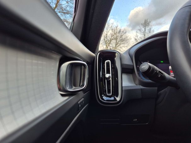 Volvo XC40 Plus 130 kW image number 24