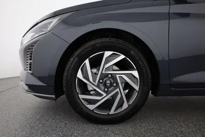 Car image 32