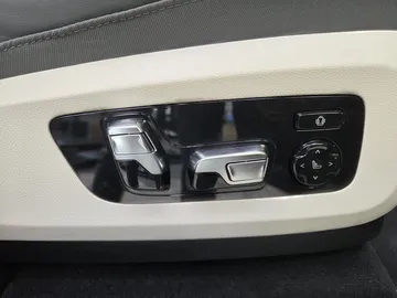 Car image 43