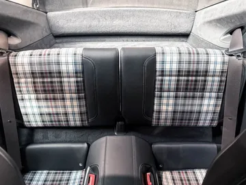 Car image 37