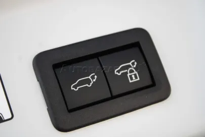 Car image 38