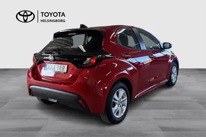 Car image 3