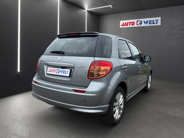 Car image 4