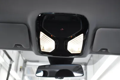 Car image 34