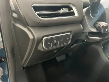 Car image 35