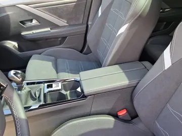 Car image 37
