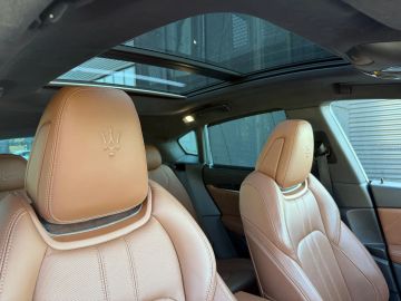 Car image 30
