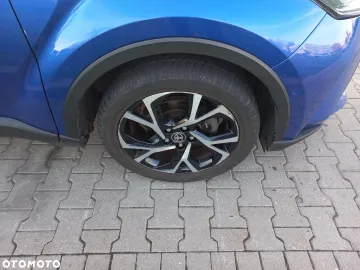 Car image 26