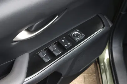 Car image 26