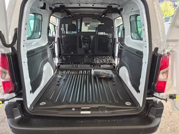 Car image 21