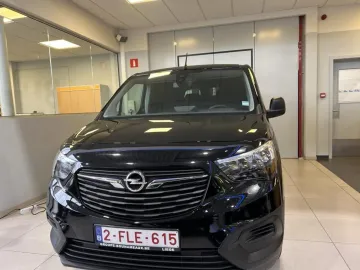 Car image 18