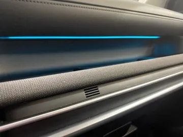 Car image 36