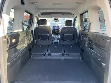Car image 47