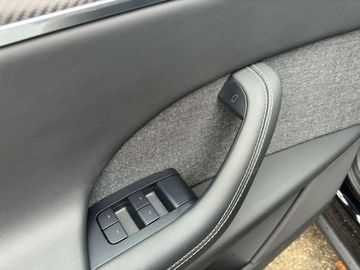 Car image 36