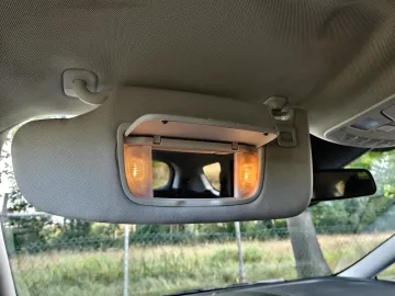 Car image 28
