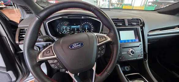 Car image 4