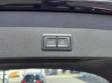 Car image 32