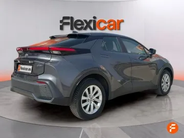 Car image 4