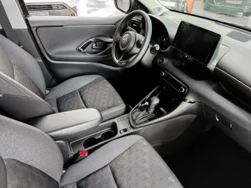 Car image 4