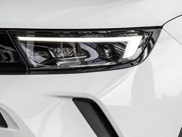 Car image 26