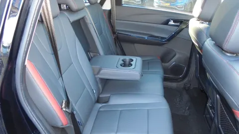 Car image 25