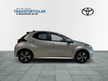 Car image 3