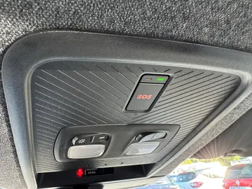 Car image 32