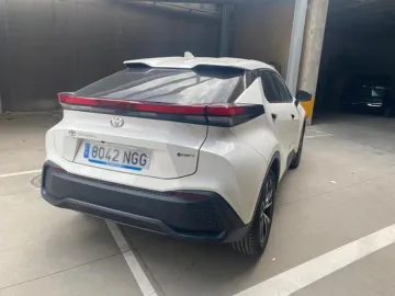 Car image 5
