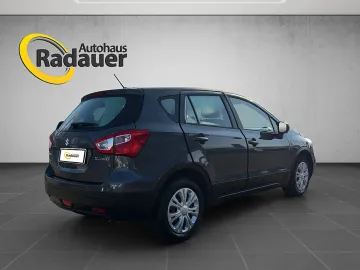 Car image 4