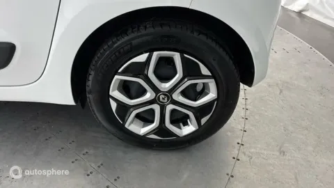 Car image 20