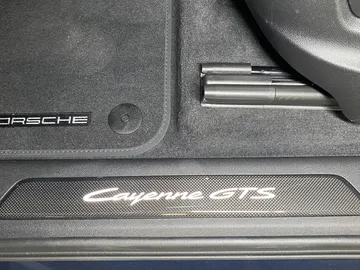 Car image 29