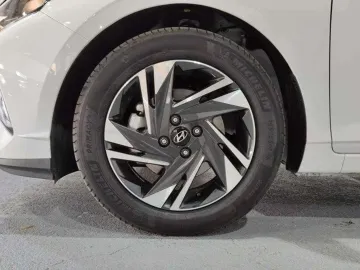 Car image 27