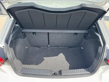 Car image 27