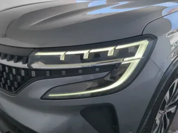 Car image 24