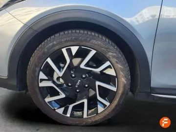 Car image 30
