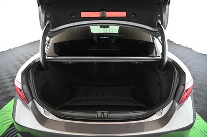 Car image 33