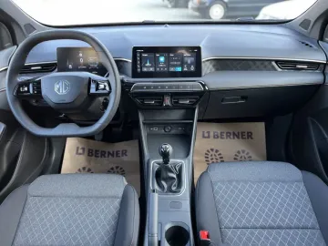 Car image 27