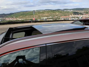 Car image 35