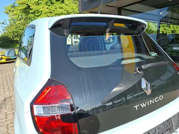 Car image 26