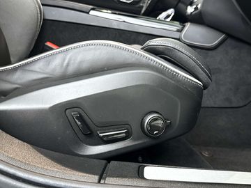 Car image 33