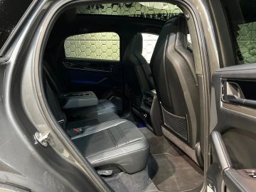 Car image 33