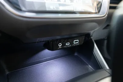 Car image 26
