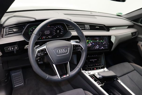 Audi e-tron 55 quattro S-line 300 kW image number 9