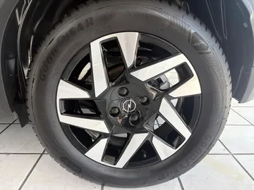 Car image 32