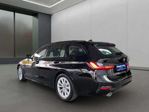 BMW 320 Touring e Advantage 150 kW image number 14