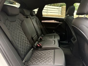 Car image 30