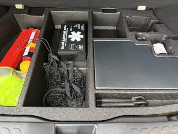 Car image 29