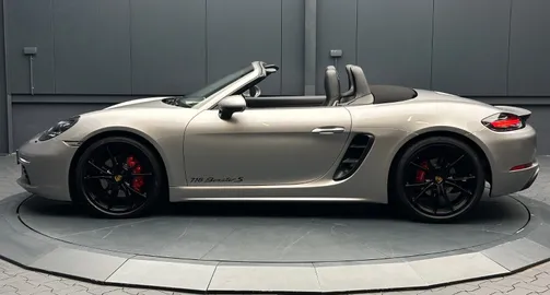 Car image 4