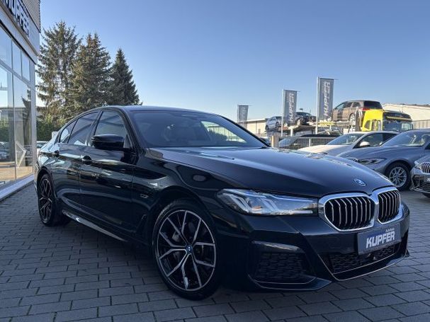 BMW 545 e xDrive 290 kW image number 2